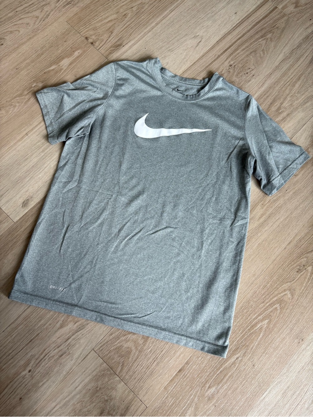 Nike Dri-Fit Gray Short Sleeve Boys T-Shirt XL